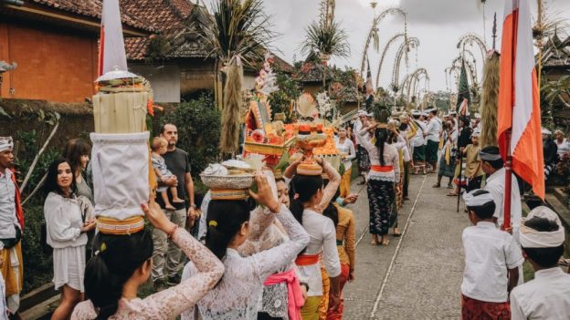 Panorama Alam Tropis dan Tradisi Budaya yang Mengharukan sebagai Identitas Nusantara
